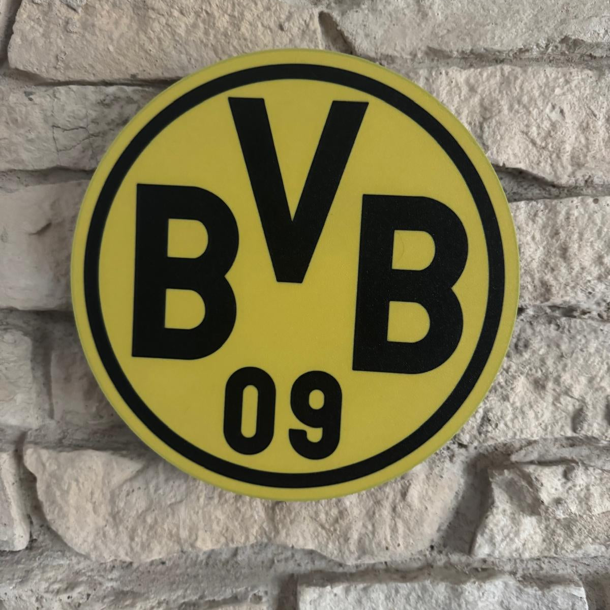 Beleuchteter BVB-Fanartikel in Vereinsfarben Schwarz und Gelb.
