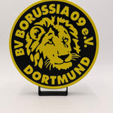 „Schwarz-gelbe Borussia-Dortmund-Lampe mit stilisiertem Löwenbild.“