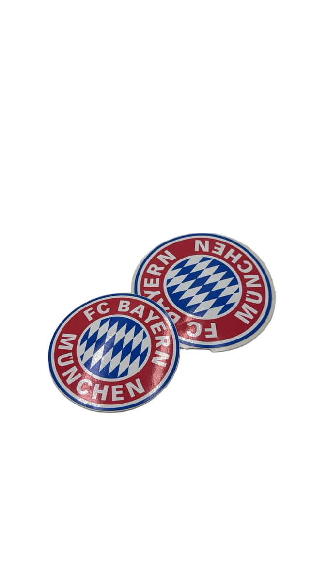 Nahaufnahme des FC Bayern München Stickers mit sichtbarem Peel-Off-Rand