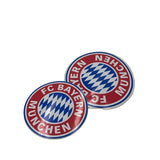 Nahaufnahme des FC Bayern München Stickers mit sichtbarem Peel-Off-Rand