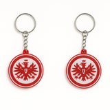 Nahaufnahme des Eintracht Frankfurt Schlüsselanhängers mit feiner Druckstruktur und Metallkette