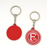 Nahaufnahme des Fortuna Düsseldorf Schlüsselanhängers mit Metallkette und 3D-Druckstruktur