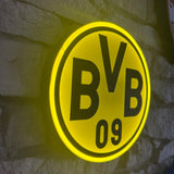 „Fußball-inspirierte Lampe in Dortmund-Farben, ideal für Fans und Kinderzimmer.“