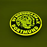 „Helles LED-Licht im Dortmund-Stil mit detailreichem Löwendesign.“