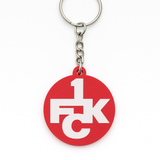 1. FC Kaiserslautern Schlüsselanhänger neben Autoschlüssel auf weißem Tisch