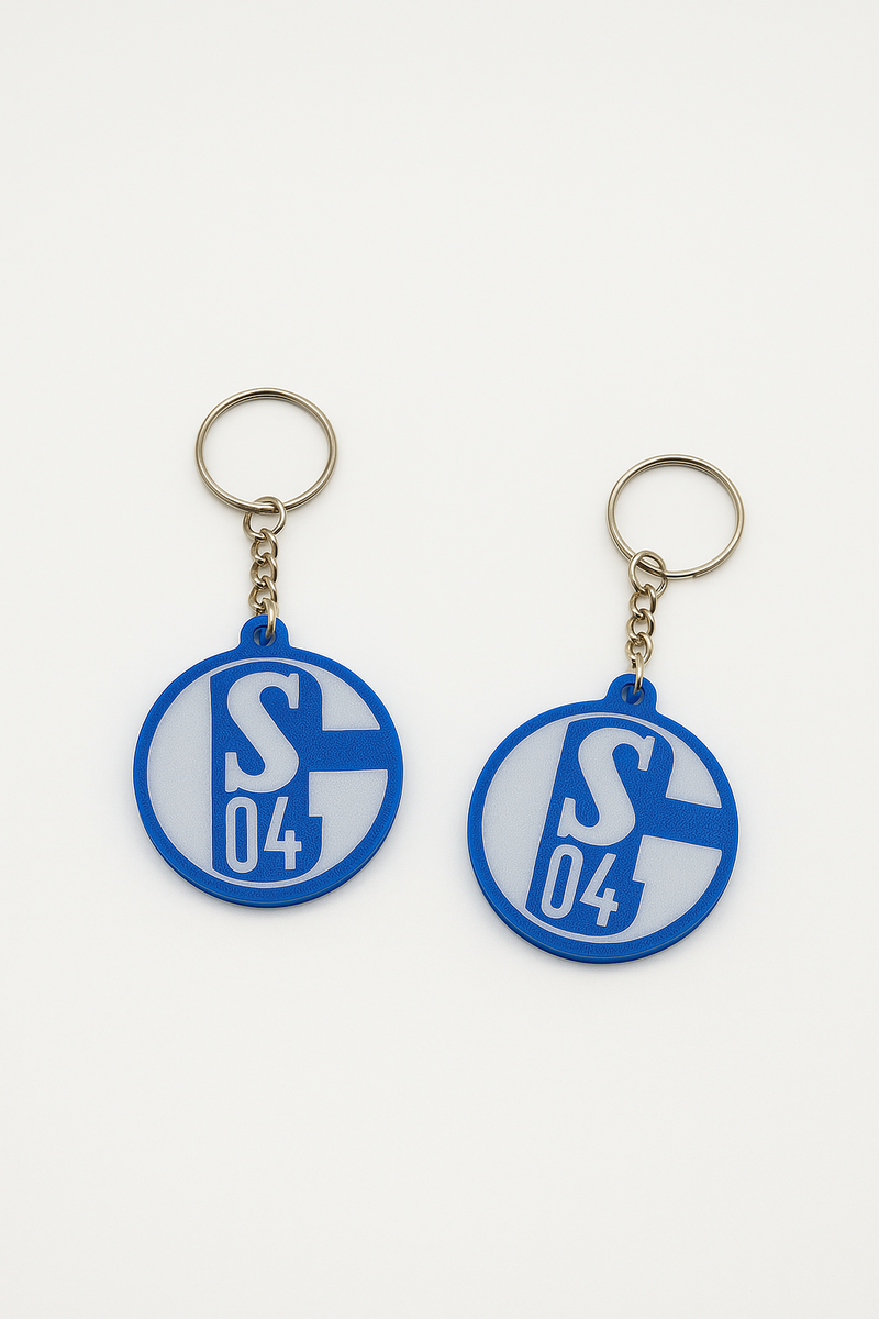 FC Schalke 04 Schlüsselanhänger aus PLA 3D-Druck in Blau und Weiß auf hellem Hintergrund