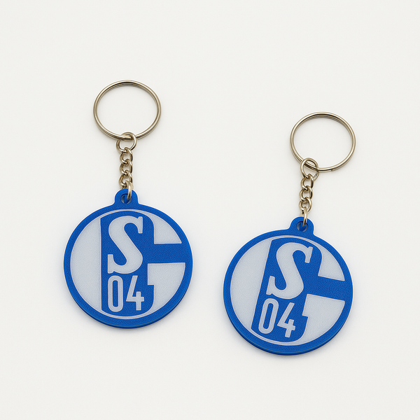 FC Schalke 04 Schlüsselanhänger aus PLA 3D-Druck in Blau und Weiß auf hellem Hintergrund