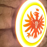 „Fußball-inspirierte Lampe in Eintracht-Frankfurt-Farben, ideal für Fans.“