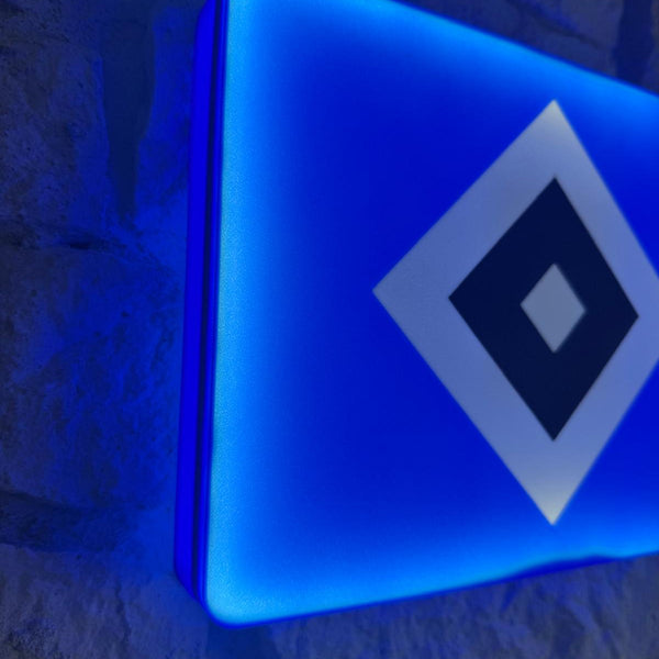 „Runde Lampe mit großem Hamburger-SV-Logo und klaren Kontrastfarben.“