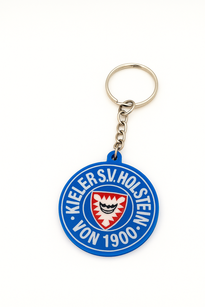 Holstein Kiel Schlüsselanhänger auf Tisch mit Autoschlüssel platziert
Stylisches Accessoire für Fans des Kieler Fußballvereins – alltagstauglich und langlebig