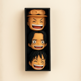 Handgefertigter 3D-gedruckter Comic-Halter mit One Piece Motiv, perfekt für Manga-Fans und Anime-Sammler