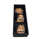 Nahaufnahme zeigt die präzisen Linien des PLA-Drucks und das ikonische One Piece Totenkopf-Design