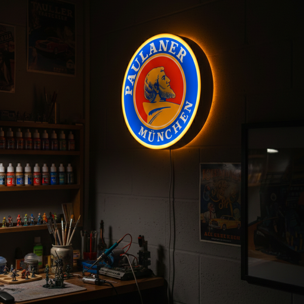 Paulaner LED Lampe mit optionalem Standfuß oder Wandmontage