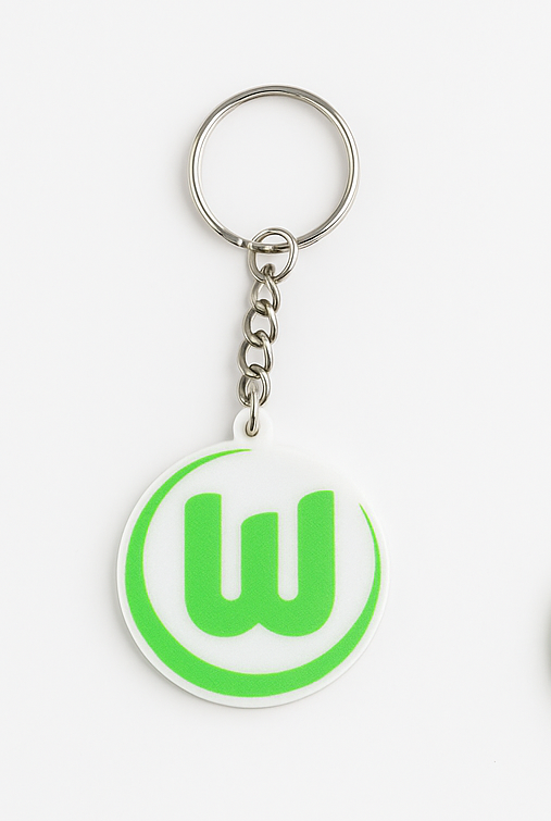 VfL Wolfsburg Schlüsselanhänger aus PLA 3D-Druck in Grün und Weiß auf hellem Hintergrund