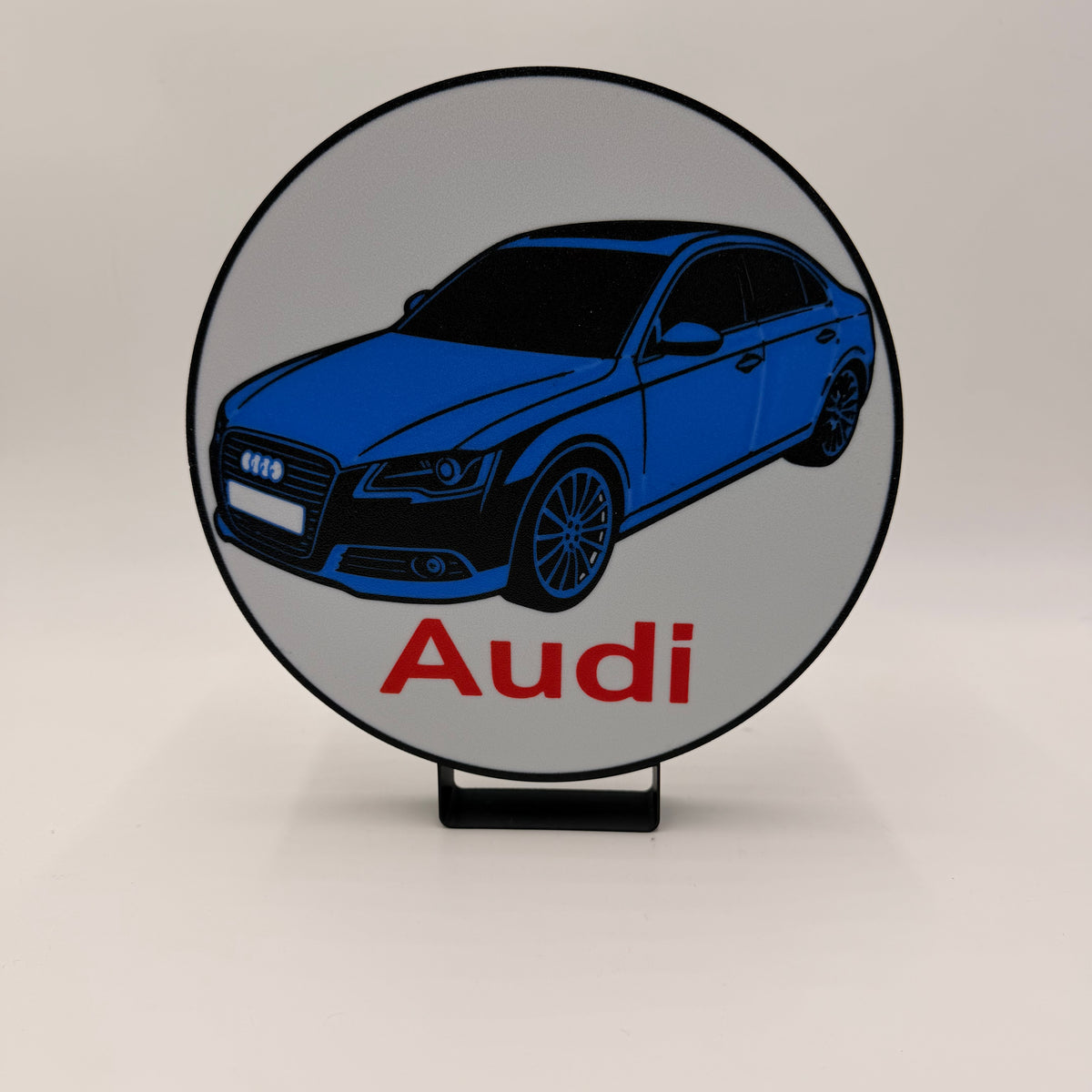 Leuchtende Audi Lampe im Dunkeln mit LED-Beleuchtung