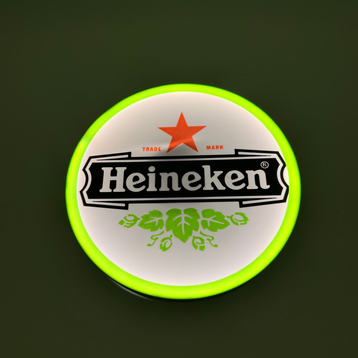Detailaufnahme der 3D-Druck-Struktur der Heineken Logo Lampe