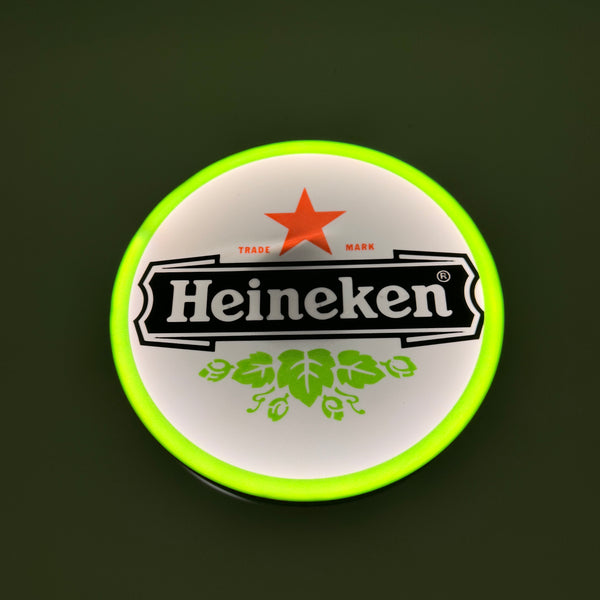 Detailaufnahme der 3D-Druck-Struktur der Heineken Logo Lampe