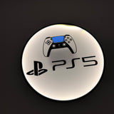 PlayStation Lampe im Dunkeln mit gleichmäßiger LED-Beleuchtung