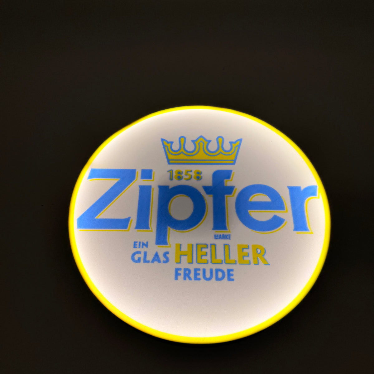 Zipfer Lampe im Dunkeln mit gleichmäßiger LED-Beleuchtung