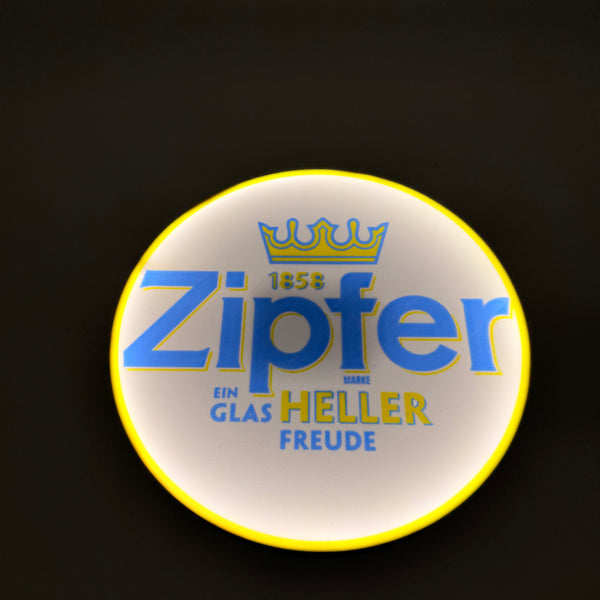 Zipfer Lampe im Dunkeln mit gleichmäßiger LED-Beleuchtung